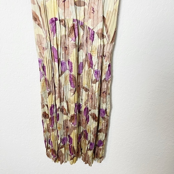 Vince Magnolia floral-print pleated midi dress - Picture 5 of 9